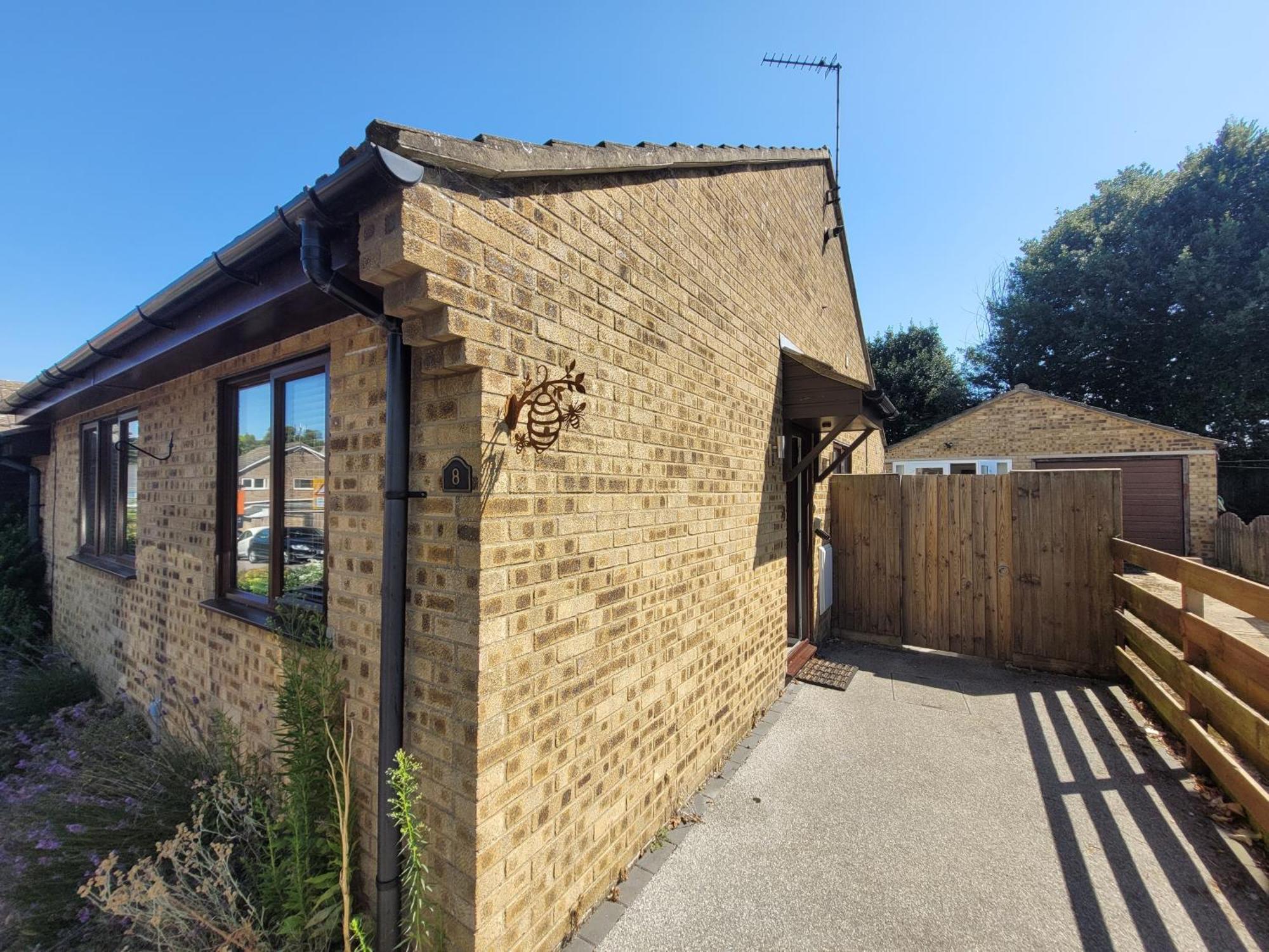 Bumblebee - With Separate Office And Gaming Space By Catchpole Holiday home *