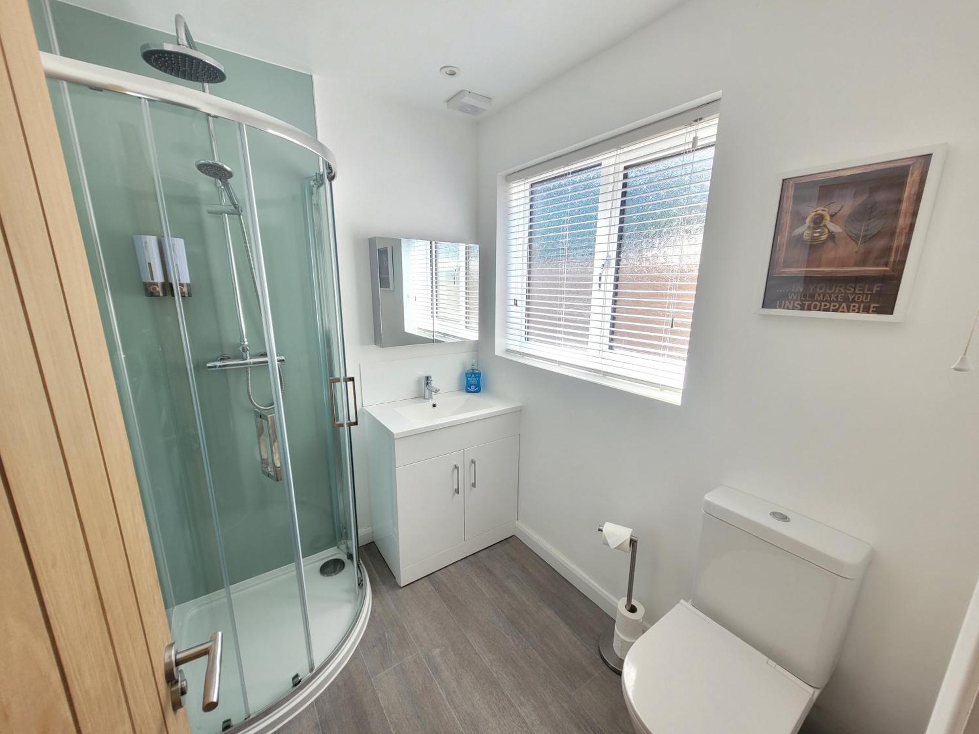 Bumblebee - With Separate Office And Gaming Space By Catchpole Holiday home