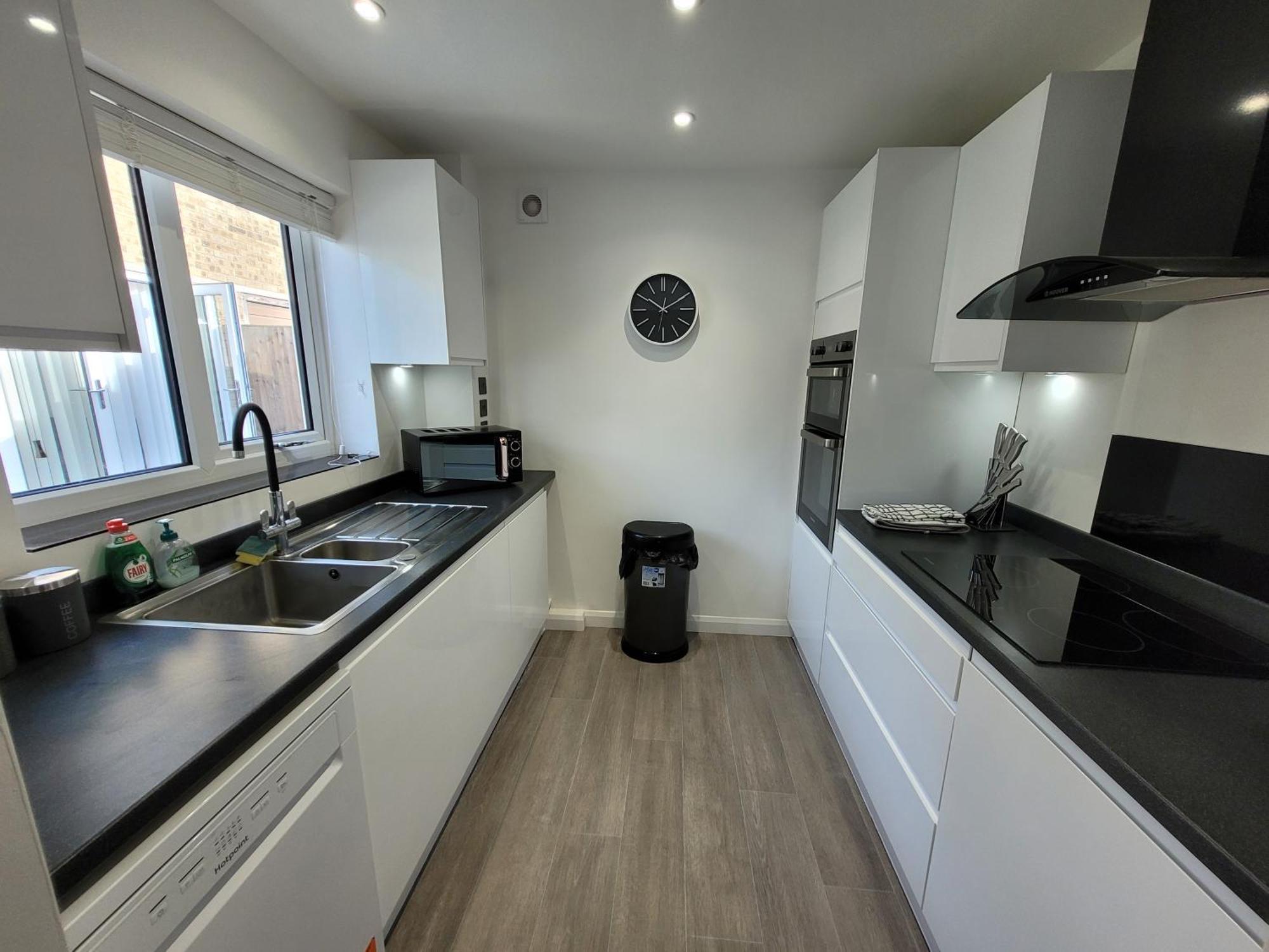 Bumblebee - With Separate Office And Gaming Space By Catchpole Holiday home